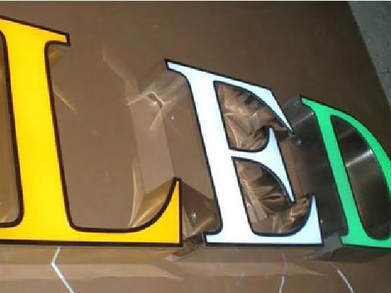 凭祥县介绍LED招牌的基础知识。